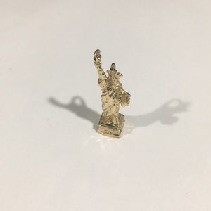 14k Yellow Gold 3D Standing Statue Of Liberty